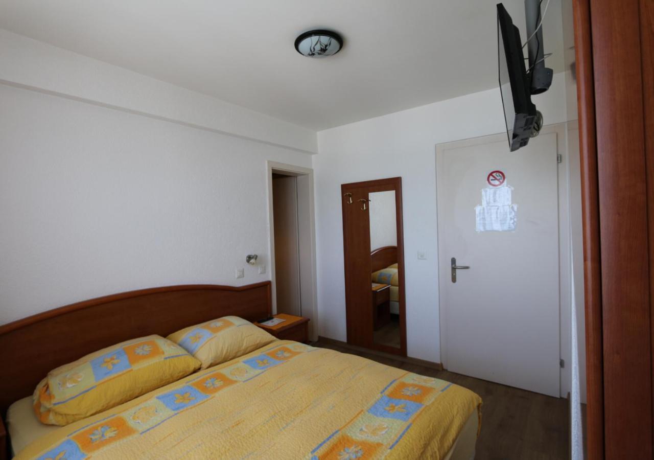 Hotel Du Quai Villeneuve Ngoại thất bức ảnh