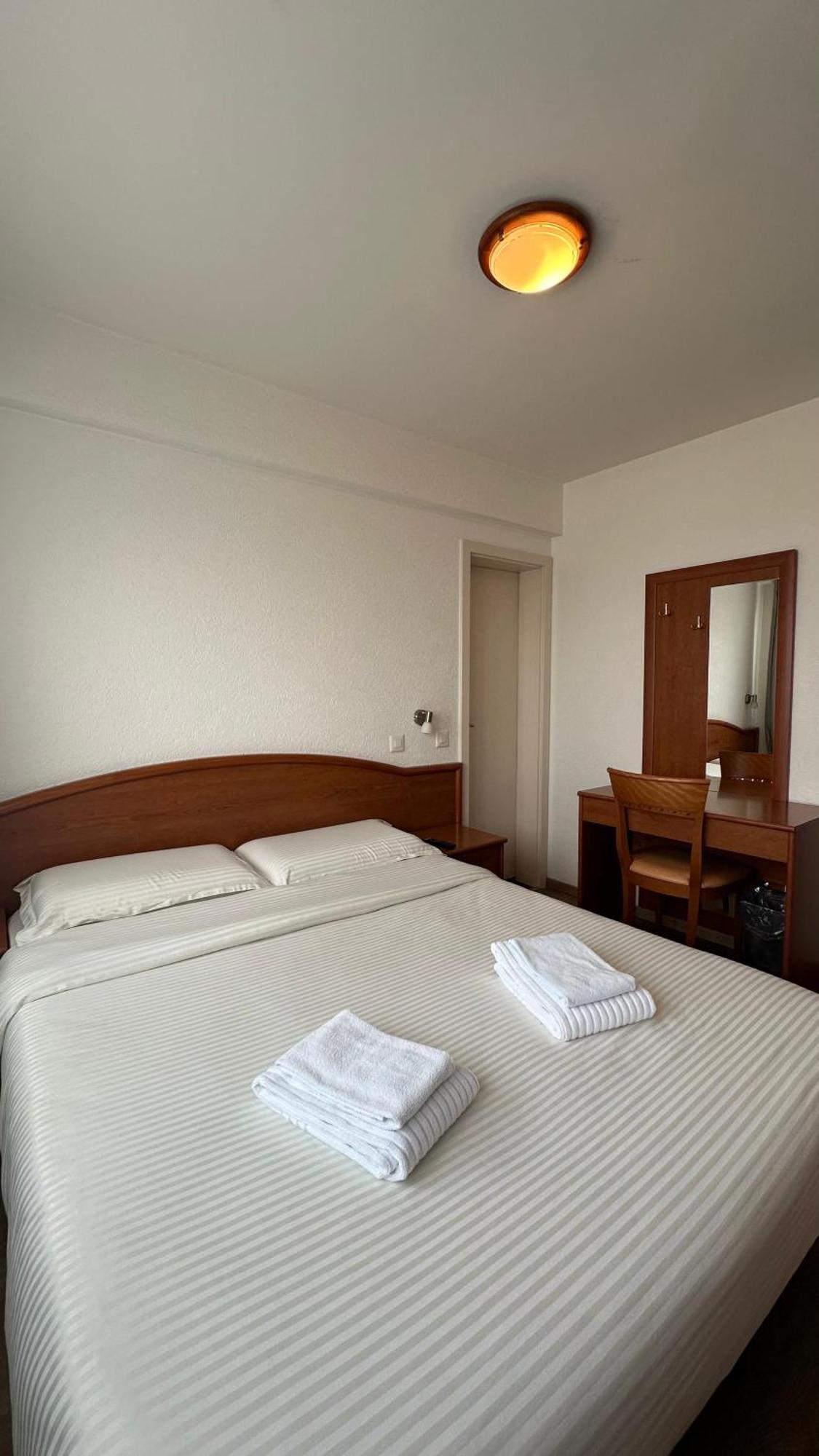 Hotel Du Quai Villeneuve Ngoại thất bức ảnh