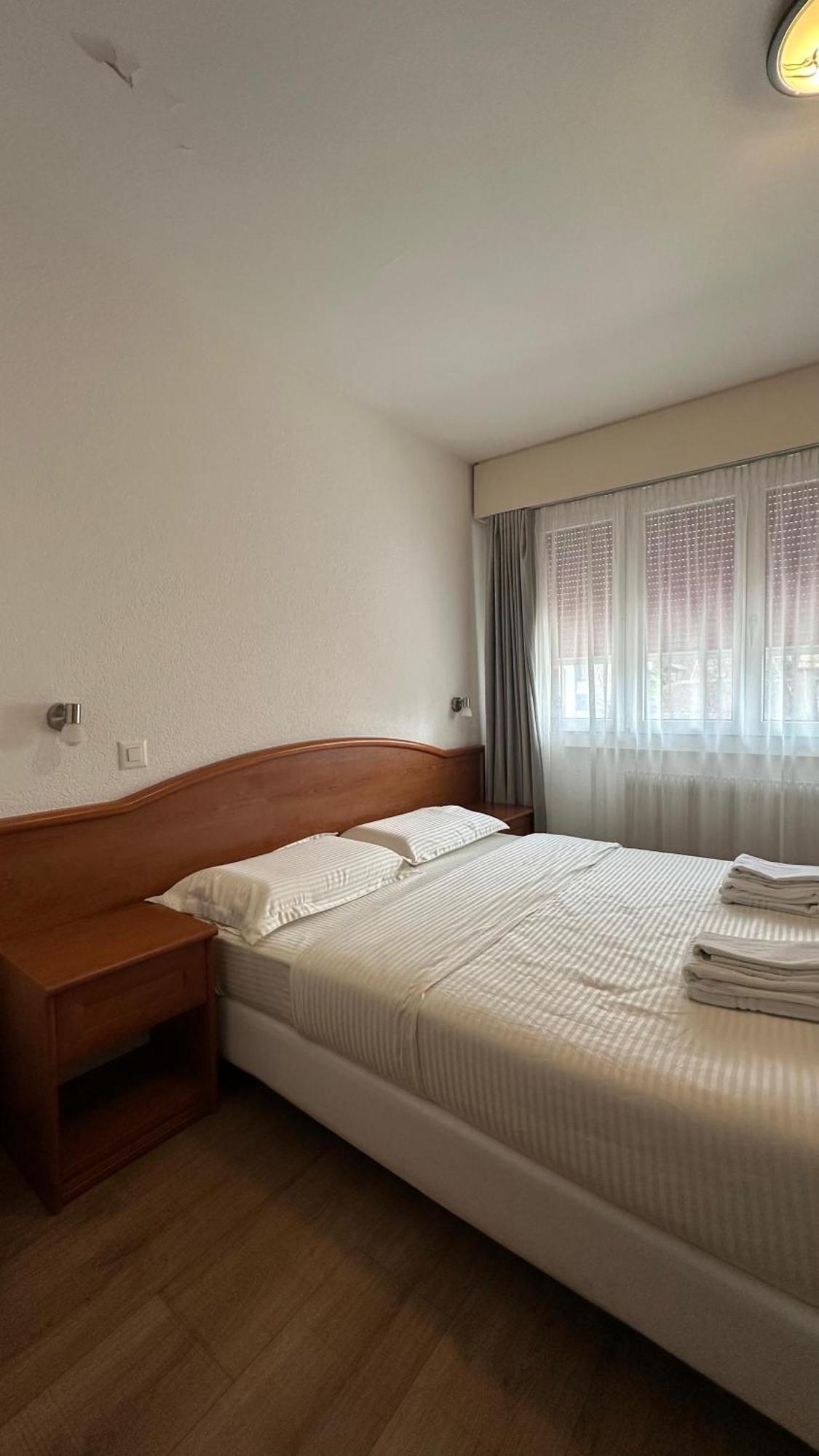 Hotel Du Quai Villeneuve Ngoại thất bức ảnh