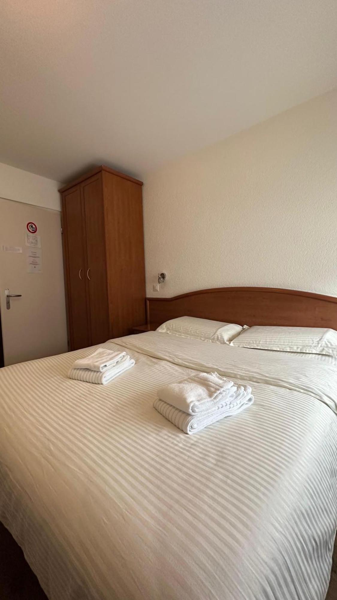 Hotel Du Quai Villeneuve Ngoại thất bức ảnh