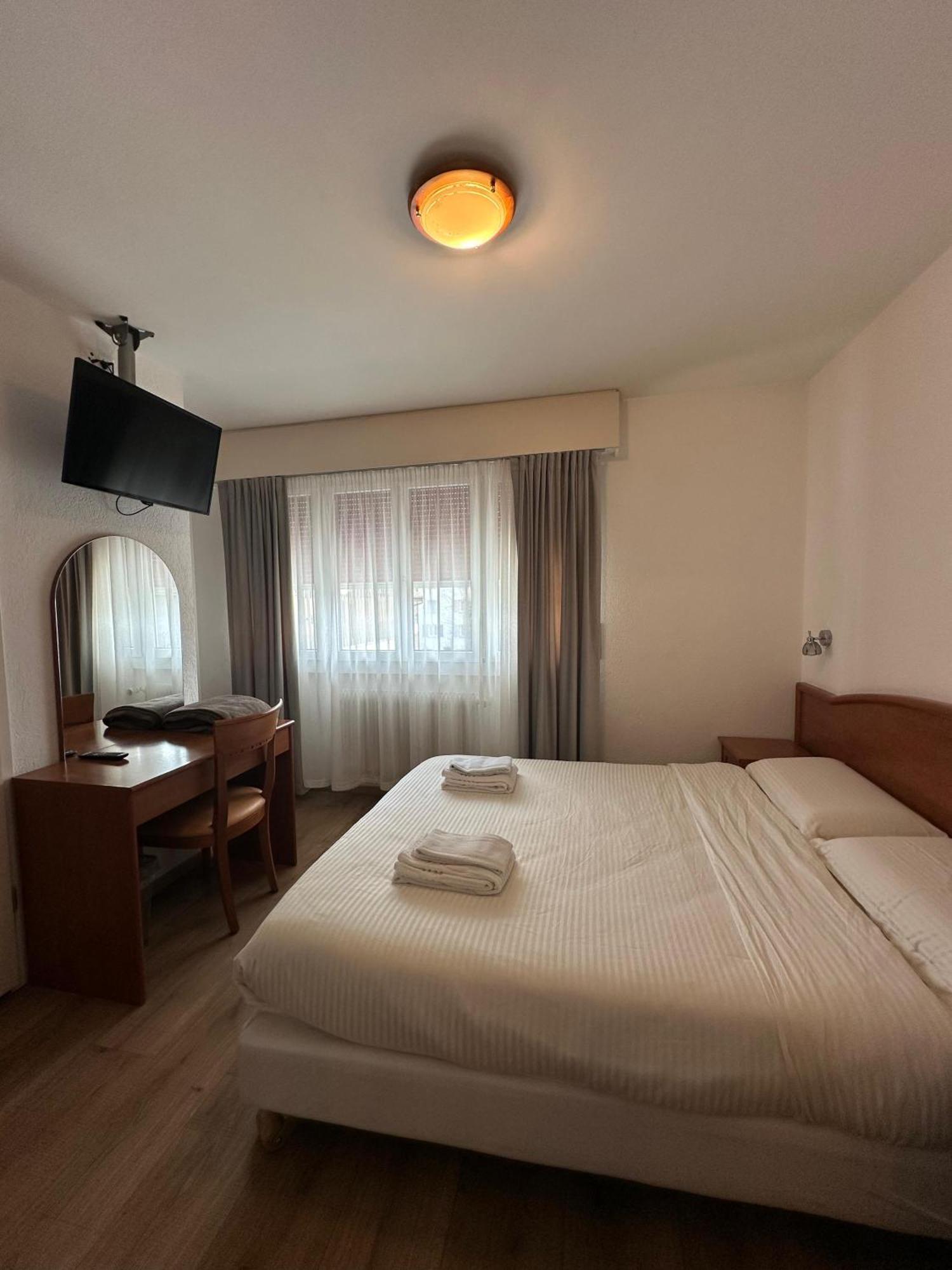 Hotel Du Quai Villeneuve Ngoại thất bức ảnh